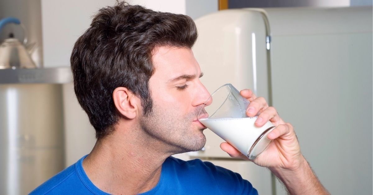 Best Time to Drink Milk Backed By Research & Facts