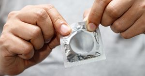 कंडोम कैसे पहना जाता है? | How to Wear a Condom in Hindi?