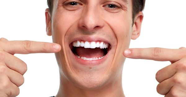 दांत साफ करने के १० अद्भुत तरीके | 10 Amazing Ways to Clean Teeth in Hindi